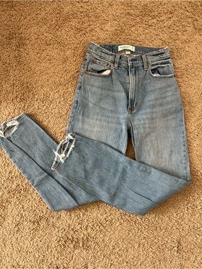 Abercrombie & Fitch High Rise Curve Love Ankle Straight Cut Jeans